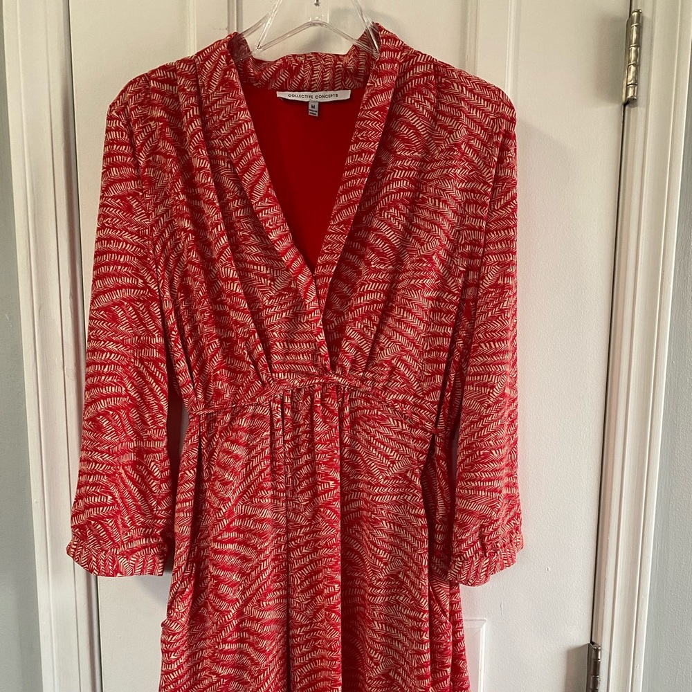 knee-length dress with pockets and tie